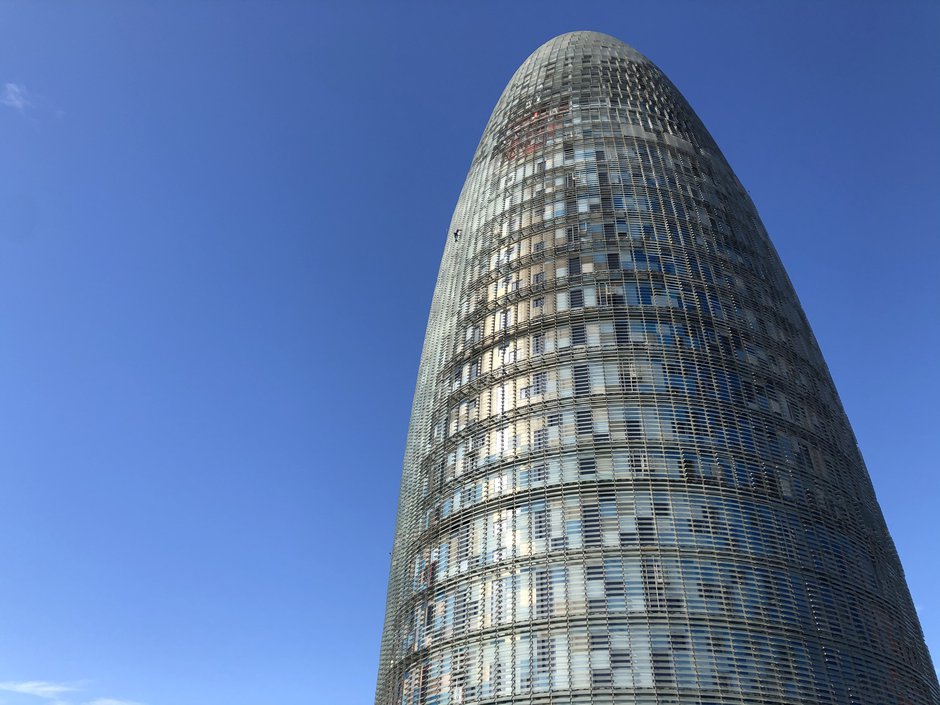 SWNS_BARCA_CLIMB_07.jpg