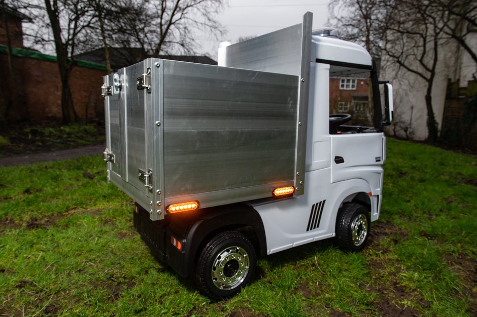 SWNS_BUCKLER_LORRY_09.jpg