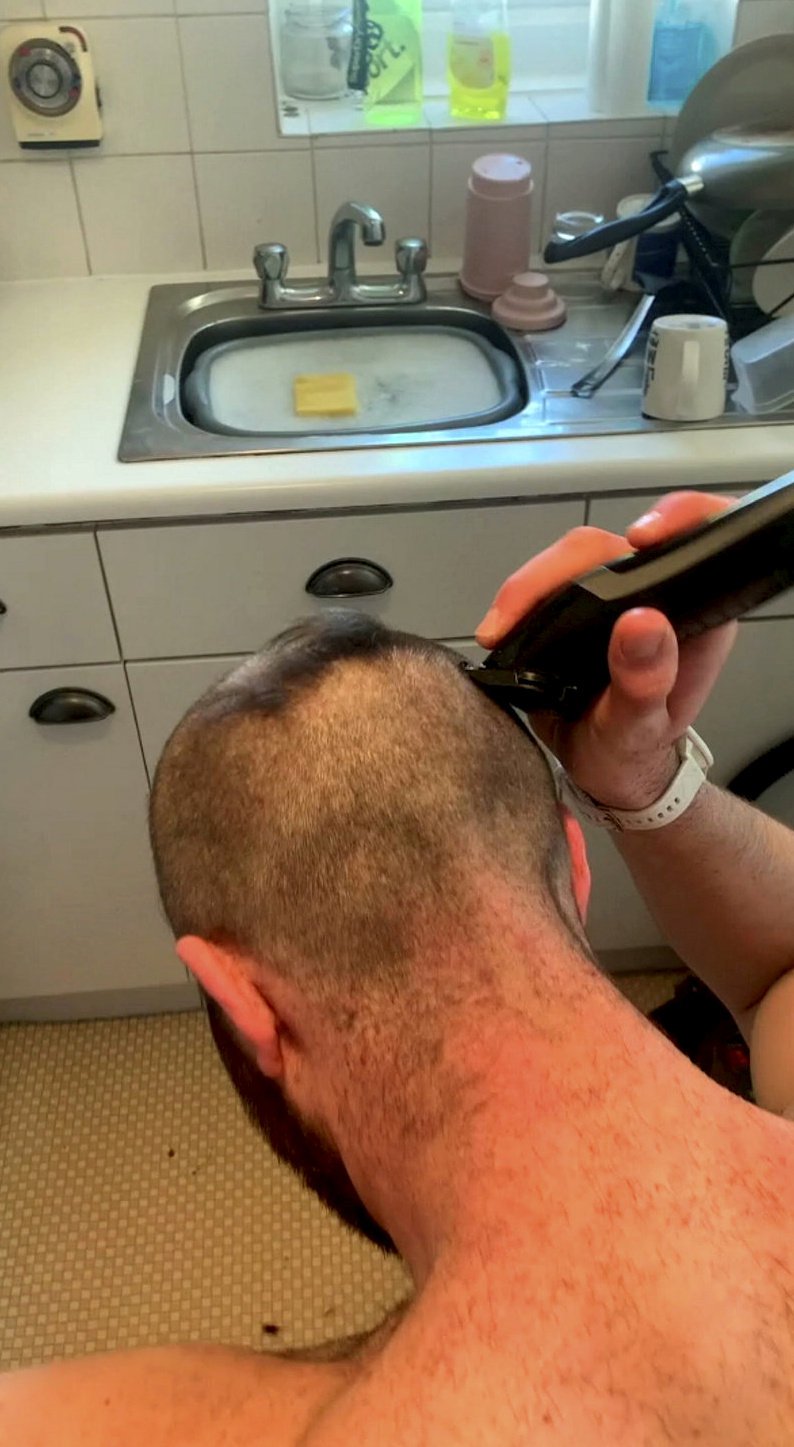 SWNS_HEAD_SHAVE_009.jpg