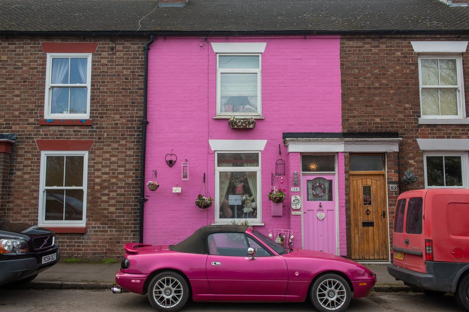 SWNS_PINK_HOUSE_038.jpg