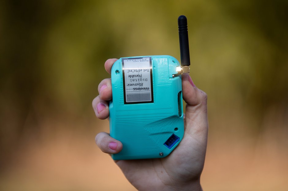 SWNS_ROTARY_MOBILE_007.jpg