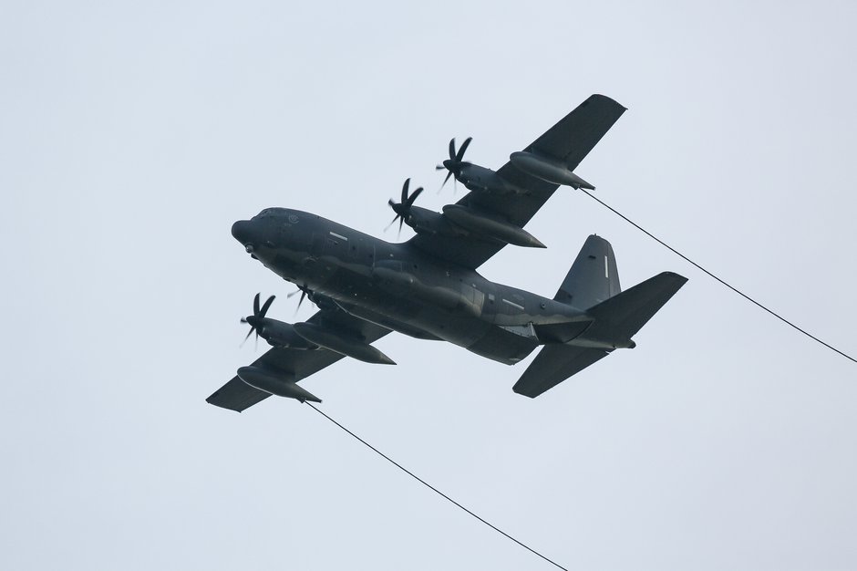 SWNS_SHEFFIELD_FLYPAST_24.jpg