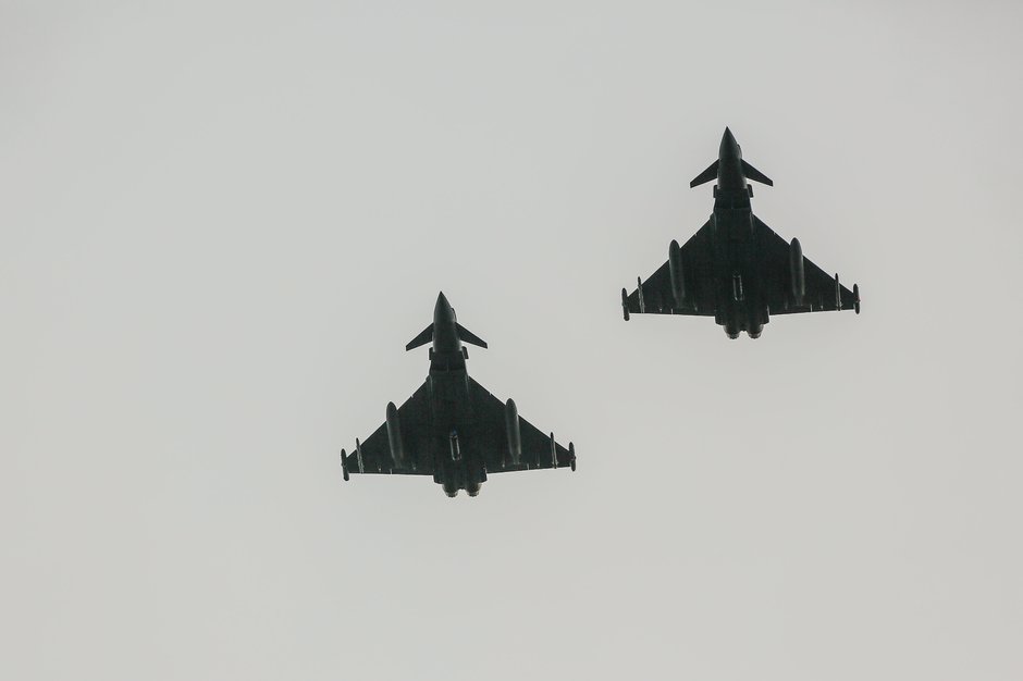 SWNS_SHEFFIELD_FLYPAST_25.jpg