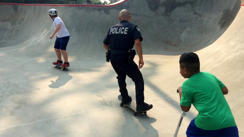 SWNS_SKATING_COP_09.jpg