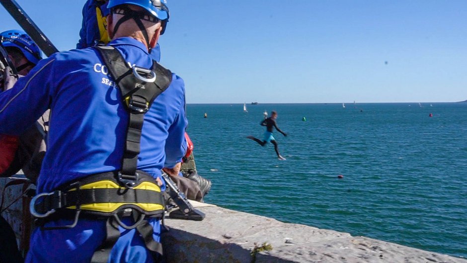 SWNS_STUPID_TOMBSTONING_01.jpg